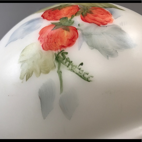 White glass cookie jar w/lid/strawberries - Picture 4 of 7